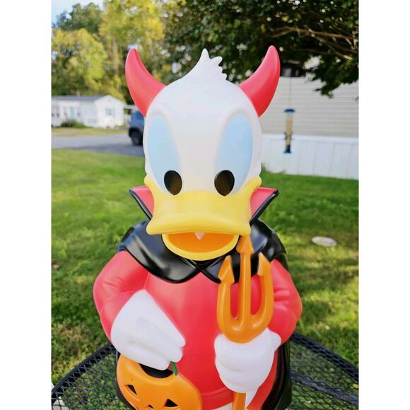 24” Tall DISNEY DONALD DUCK IN DEVIL SUIT BLOW MOLD HALLOWEEN LIGHTED DECOR - Picture 3 of 5